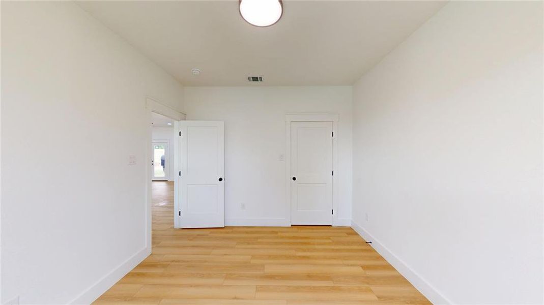 Spacious, unfurnished interior of a new home in , Weatherford (Image 31).