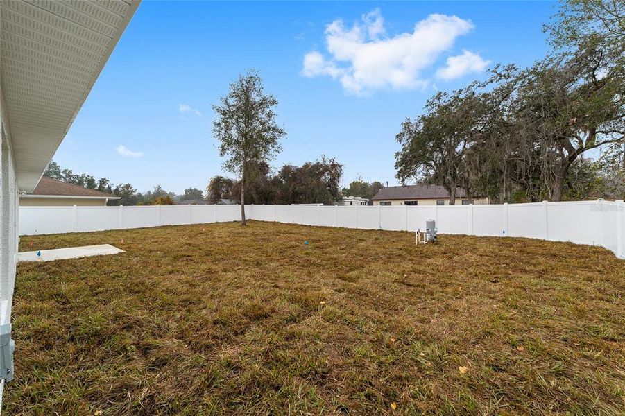 Exterior details and patio area of a home in , Ocala (Image 4).