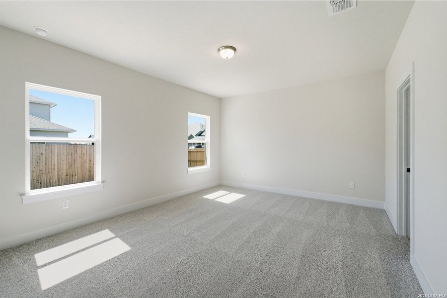 Spacious, unfurnished interior of a new home in Swenson Heights, Seguin (Image 8).