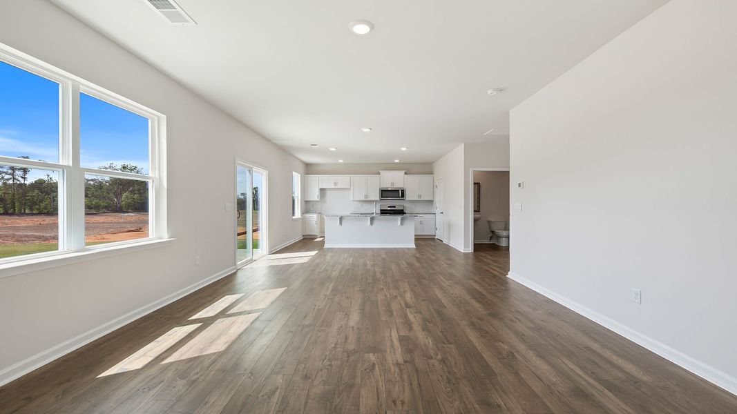 Spacious, unfurnished interior of a new home in Palmetto Valley, Anderson (Image 18).