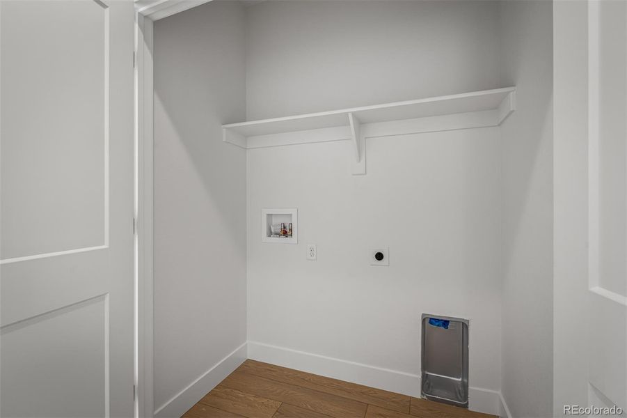 Spacious, unfurnished interior of a new home in Trailside at Cottonwood Creek, Colorado Springs (Image 19).