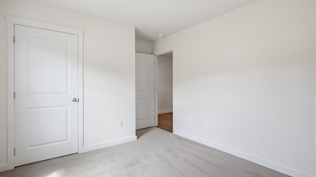 Spacious, unfurnished interior of a new home in Emory Creek, Harriman (Image 18).