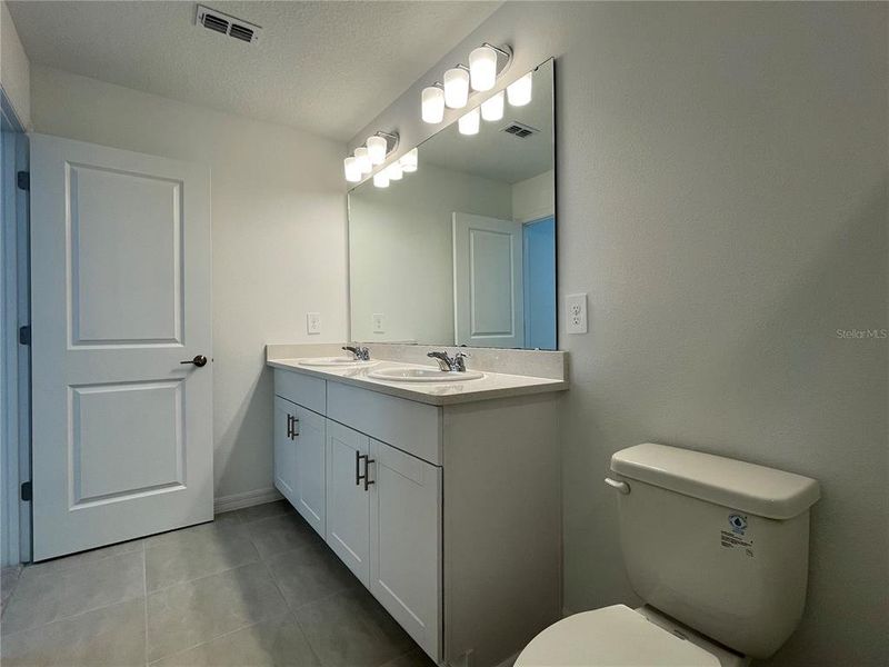 Furnished interior view inside a new home in Seasons at Big Sky, Kissimmee (Image 9).