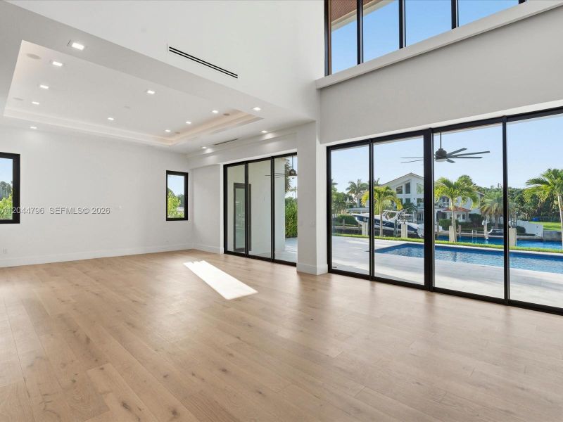 Spacious, unfurnished interior of a new home in , Pompano Beach (Image 56).