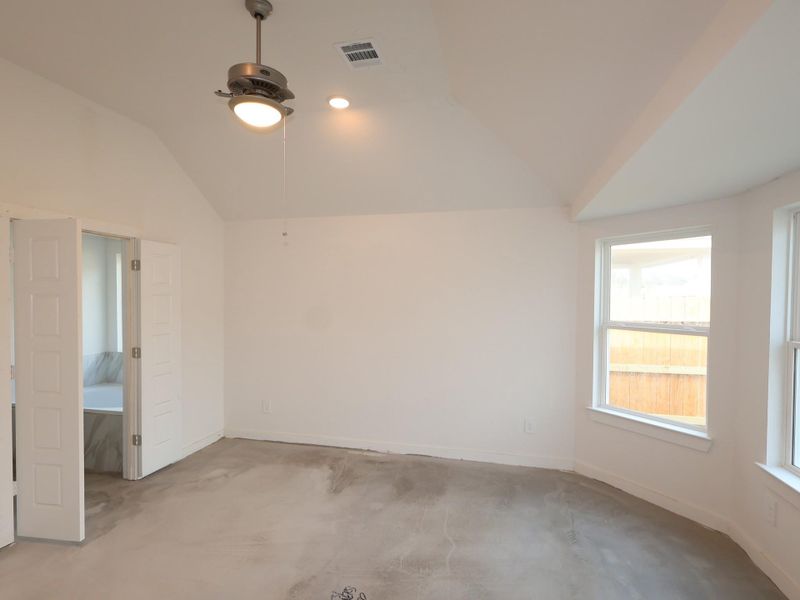 Spacious, unfurnished interior of a new home in Lone Star Landing, Montgomery (Image 14).