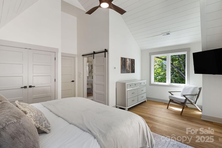 Furnished interior view inside a new home in , Seven Devils (Image 30).