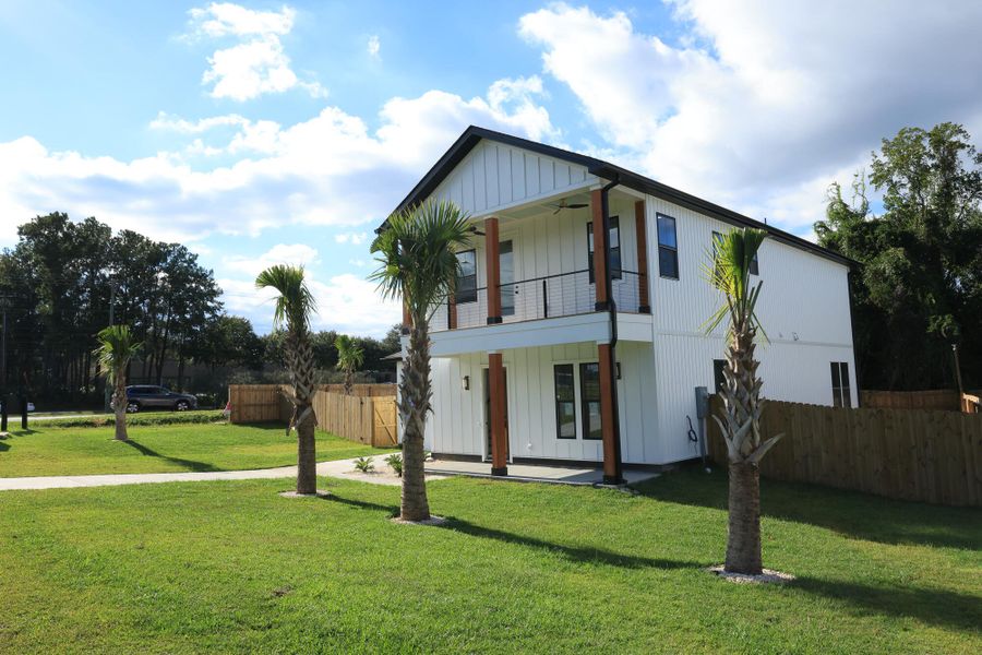 Exterior details and patio area of a home in , North Charleston (Image 36).