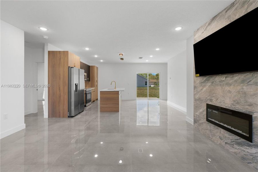 Spacious, unfurnished interior of a new home in , Palm Bay (Image 21).