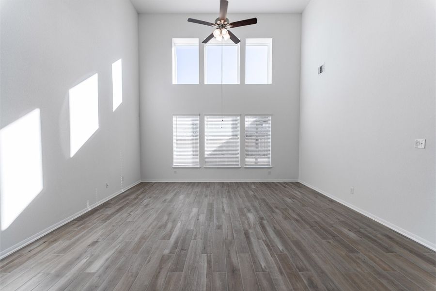 Spacious, unfurnished interior of a new home in Lago Mar, Texas City (Image 19).