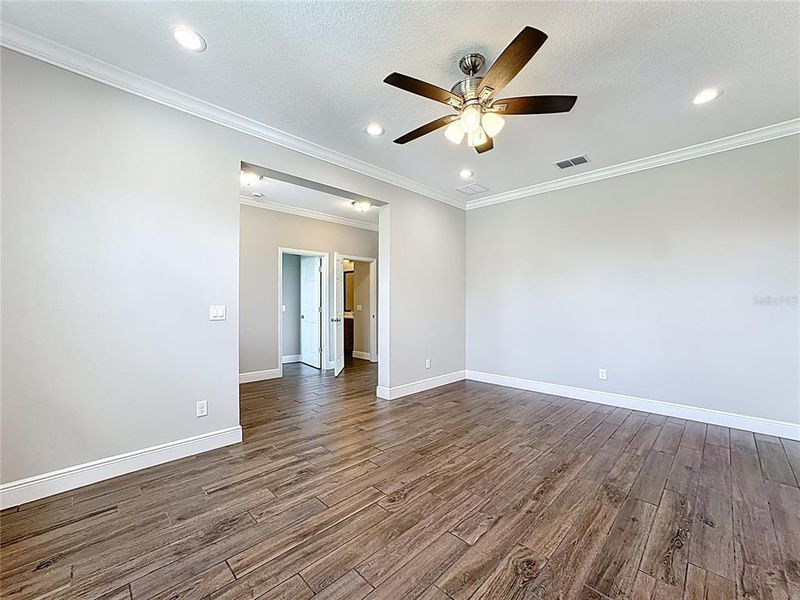 Spacious, unfurnished interior of a new home in , Orlando (Image 22).