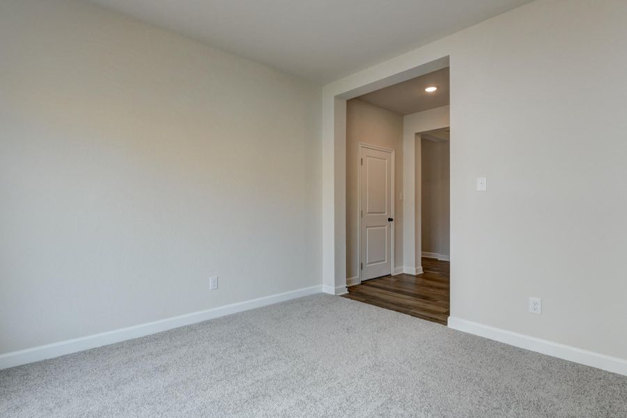 Representative unfurnished interior of a home built from the Kennedy by Ashton Woods in Hennersby Hollow, San Antonio (Image 28).