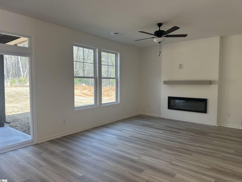 Spacious, unfurnished interior of a new home in Shiloh Trail, Wellford (Image 17).