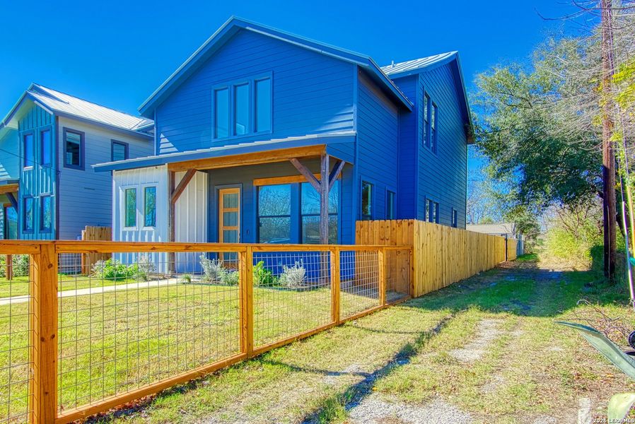 Exterior details and patio area of a home in , San Antonio (Image 3).