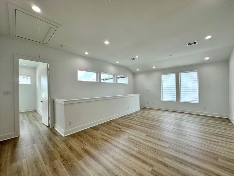 Spacious, unfurnished interior of a new home in , Missouri City (Image 37).