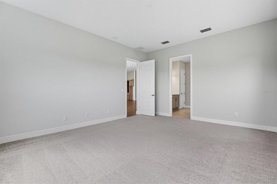 Spacious, unfurnished interior of a new home in Mirada, San Antonio (Image 19).