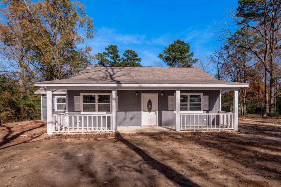 Exterior details and patio area of a home in , Huntsville (Image 25).