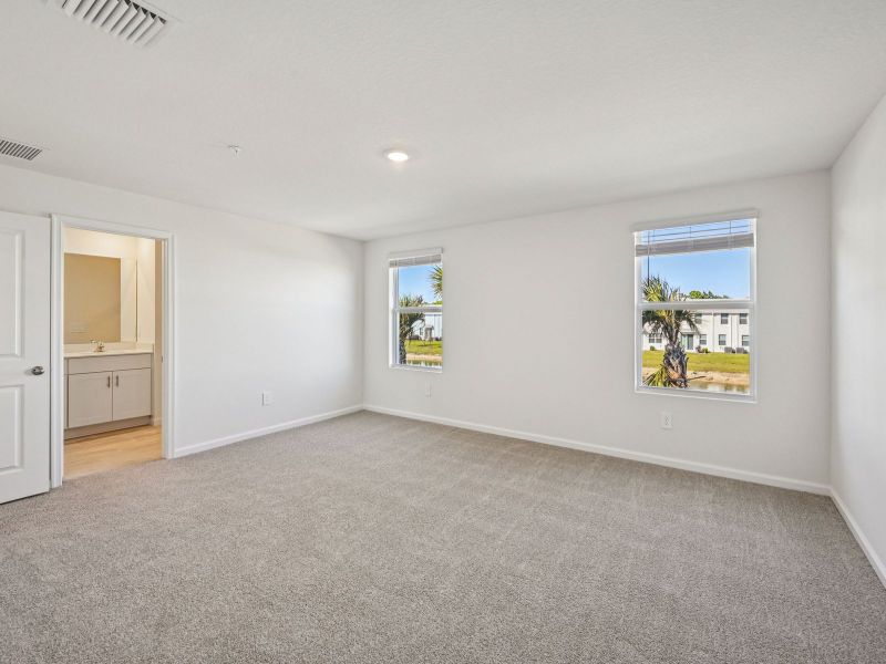Spacious, unfurnished interior of a new home in Tidewater, Fort Pierce (Image 16).