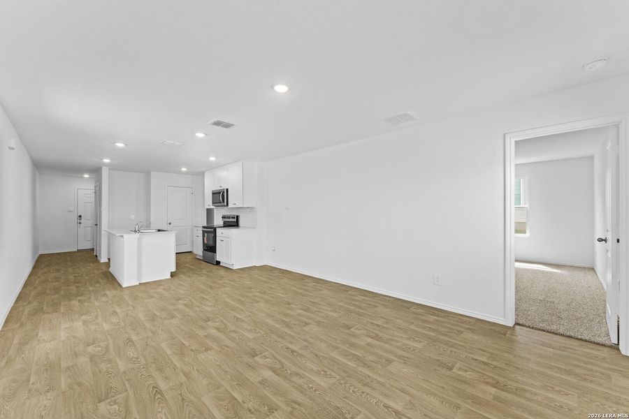 Spacious, unfurnished interior of a new home in Arroyo Ranch, Seguin (Image 20).