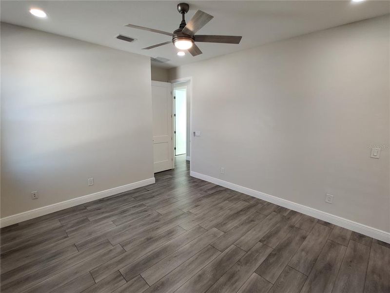 Spacious, unfurnished interior of a new home in , Tampa (Image 44).