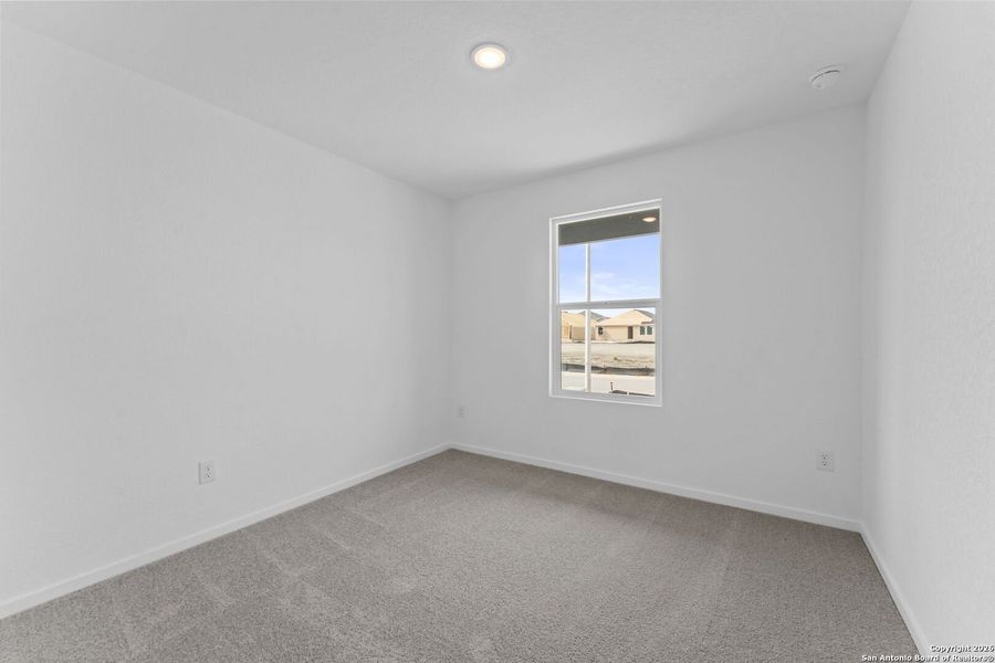 Spacious, unfurnished interior of a new home in Voss Farms, New Braunfels (Image 15).