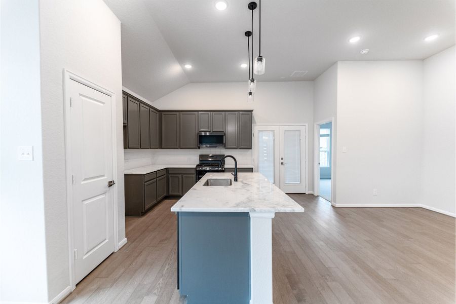 Furnished interior view inside a new home in Homestead, Schertz (Image 5).