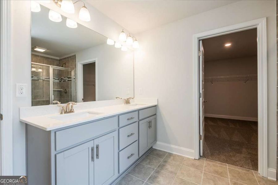 Furnished interior view inside a new home in Carson's Walk, Macon (Image 9).