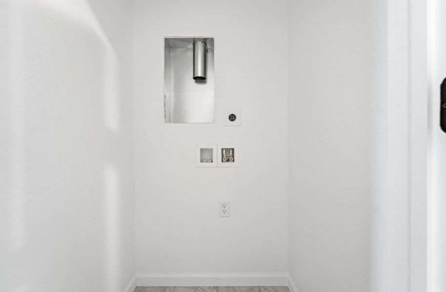 Spacious, unfurnished interior of a new home in Trailstone Townhomes - The Westerly Collection, Arvada (Image 20).