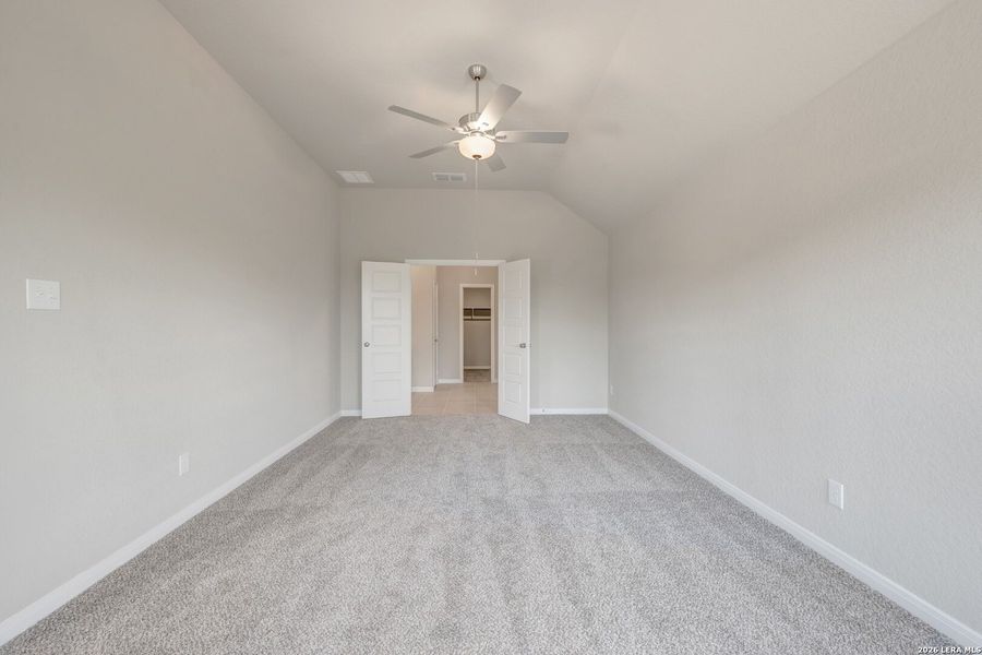 Spacious, unfurnished interior of a new home in Chaparral Ranch, Floresville (Image 26).