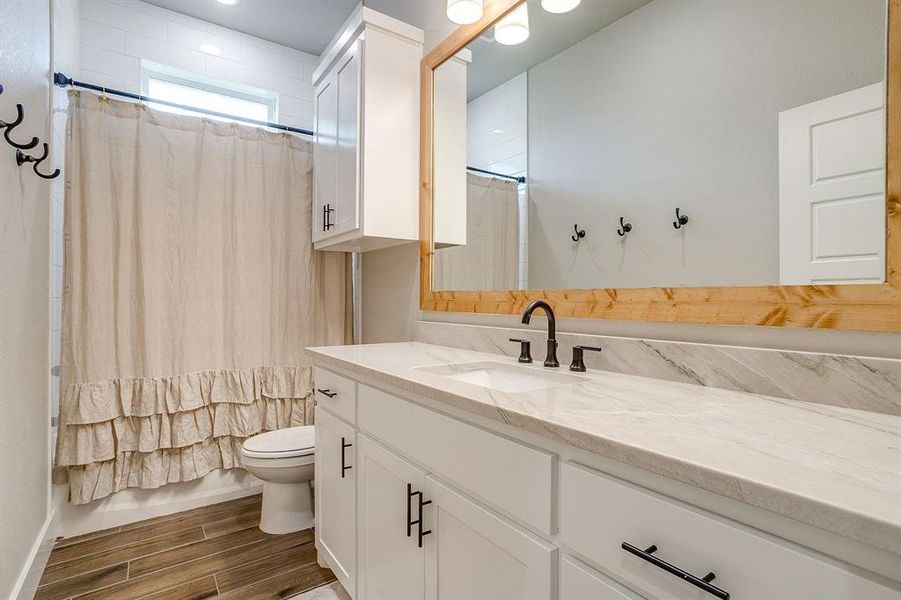 Furnished interior view inside a new home in , Weatherford (Image 17).