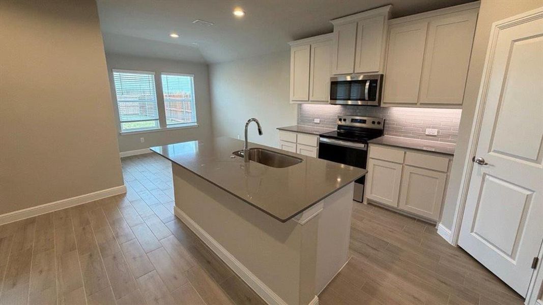 Furnished interior view inside a new home in Shannon Creek, Burleson (Image 10).