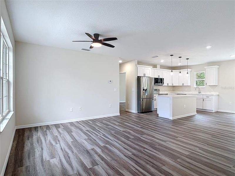 Spacious, unfurnished interior of a new home in , Deland (Image 31).