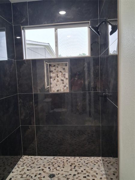 Nice tile all the way up in the walking shower, wheelchair access