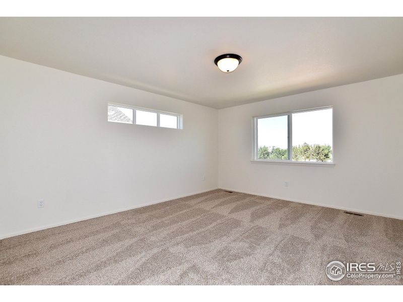 Spacious, unfurnished interior of a new home in Southridge, Johnstown (Image 29).