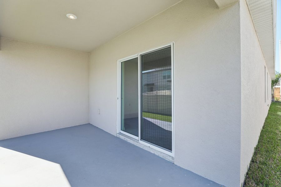 Representative exterior details of a home built from the Vista by Maronda Homes in Heritage Station, Punta Gorda (Image 4).