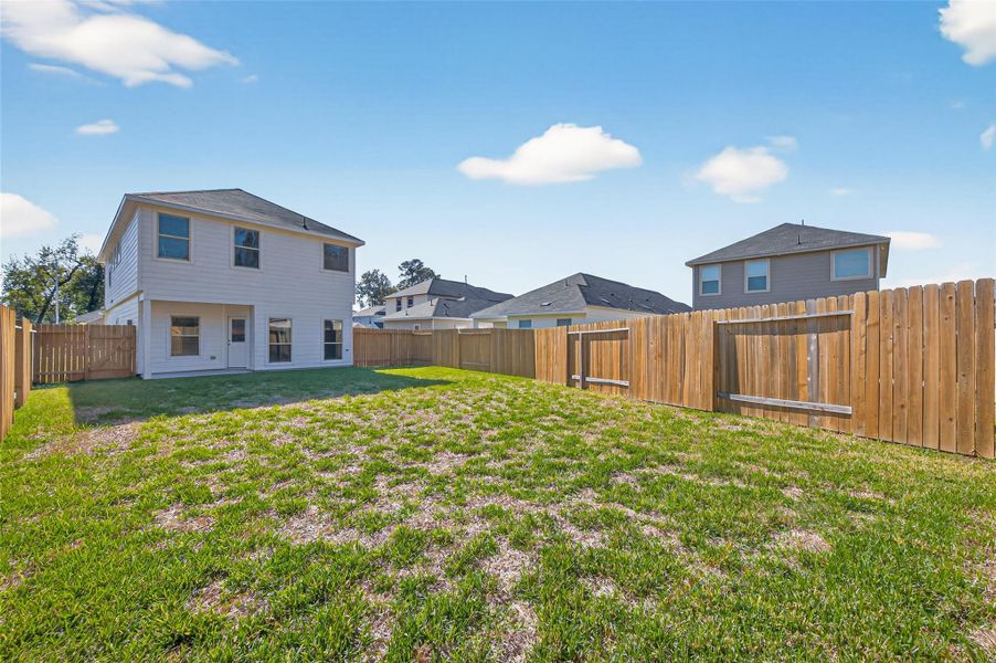 Exterior details and patio area of a home in Woodland Lakes, Huffman (Image 18).