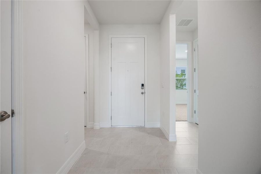 Spacious, unfurnished interior of a new home in Lakes of Mount Dora, Mount Dora (Image 15).