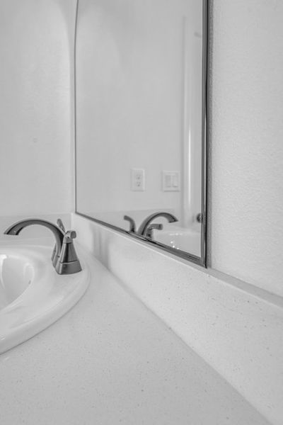 Representative interior finishes for a home built from the Bellagio 425SSC by Saratoga Homes in Paseo Del Este, El Paso (Image 22).