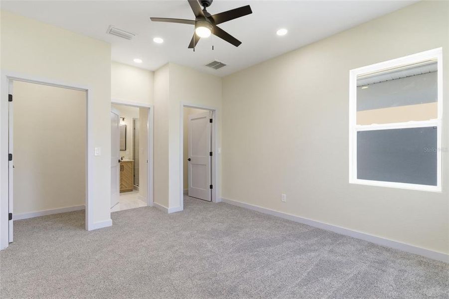 Spacious, unfurnished interior of a new home in , St. Petersburg (Image 31).