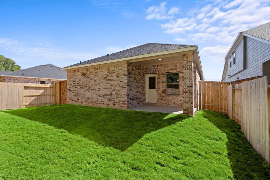 Exterior details and patio area of a home in Westridge Cove, Panorama Village (Image 20).