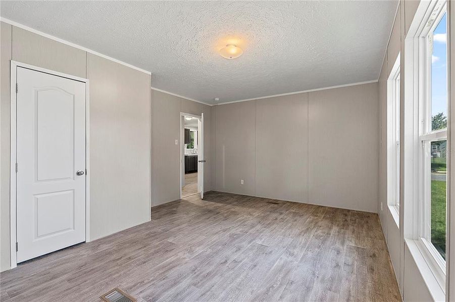 Spacious, unfurnished interior of a new home in , Astatula (Image 13).