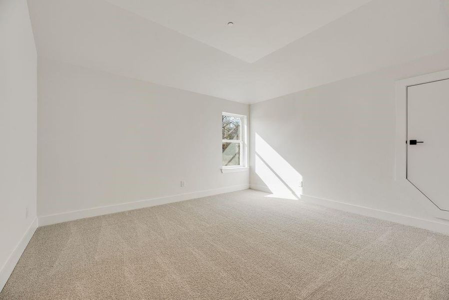 Spacious, unfurnished interior of a new home in Providence Cove, McKinney (Image 24).