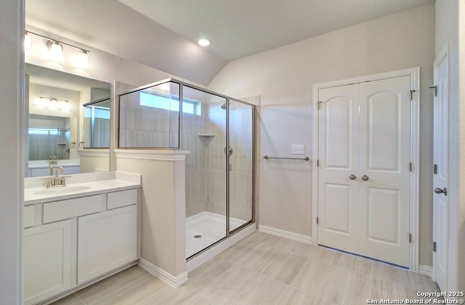 Furnished interior view inside a new home in Dauer Ranch, New Braunfels (Image 5). Furnished interior view inside a new home in Dauer Ranch, New Braunfels (Image 5).