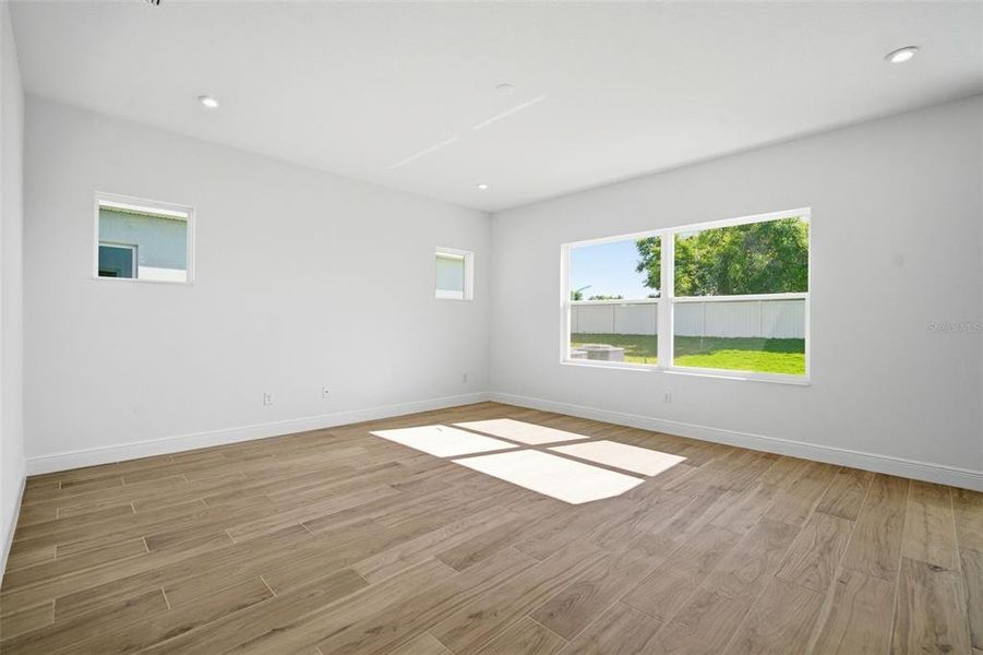 Spacious, unfurnished interior of a new home in Fieldstone, Plant City (Image 62).