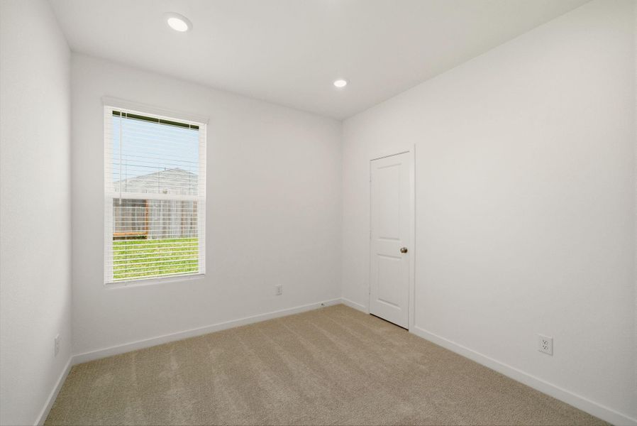 Spacious, unfurnished interior of a new home in Binford Creek, Waller (Image 11).