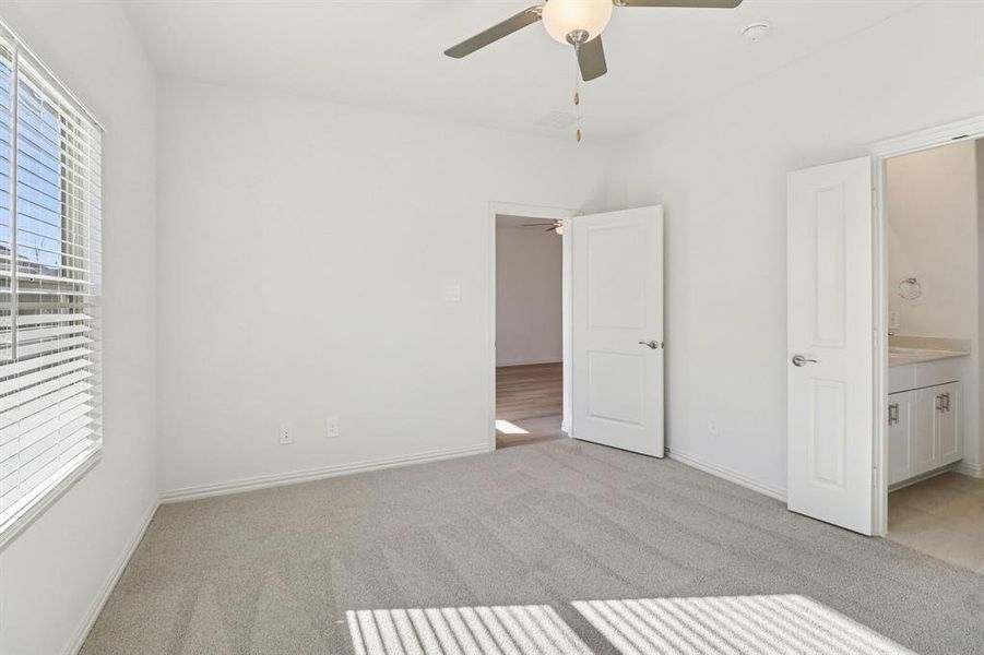 Spacious, unfurnished interior of a new home in Lakehaven - Spring Series, Farmersville (Image 26).