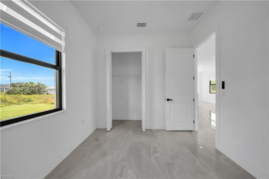 Spacious, unfurnished interior of a new home in , Lehigh Acres (Image 24).