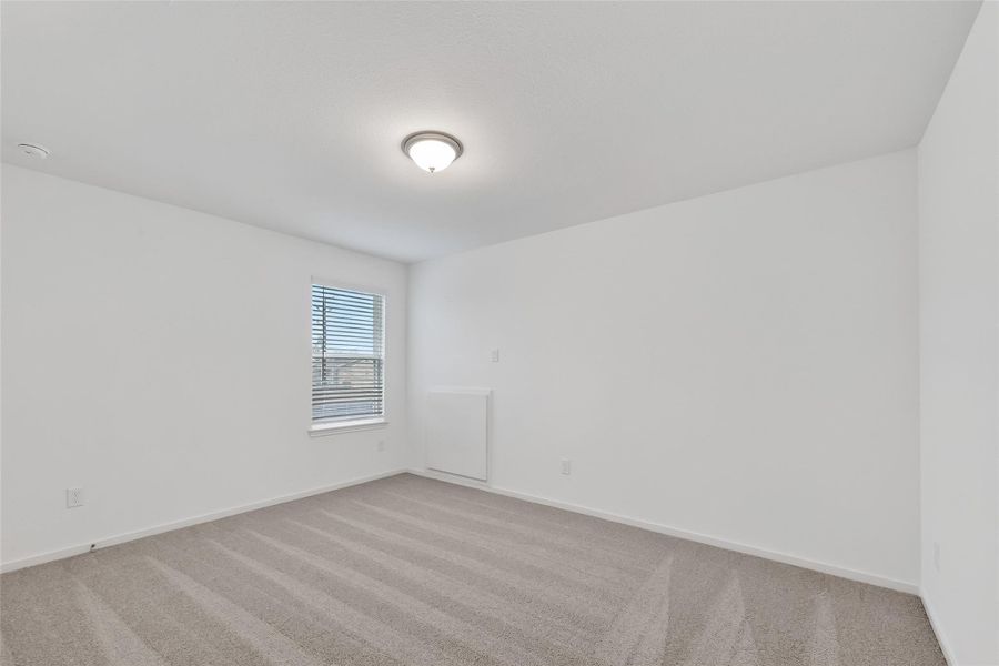 Spacious, unfurnished interior of a new home in Rollingbrook Estates, Baytown (Image 9).