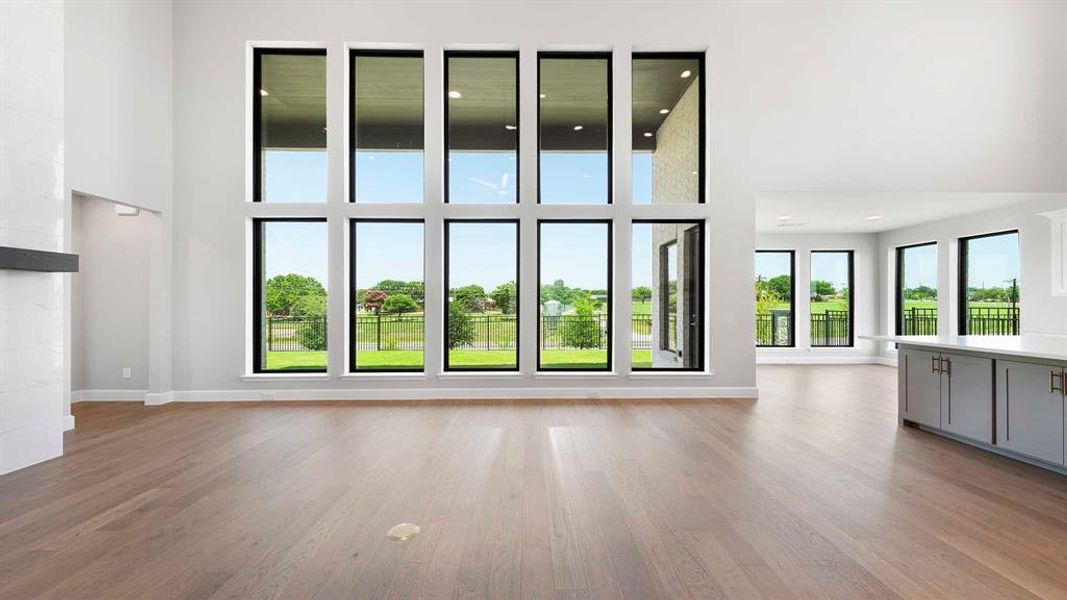 Spacious, unfurnished interior of a new home in Terraces 82'/100', Rockwall (Image 20).