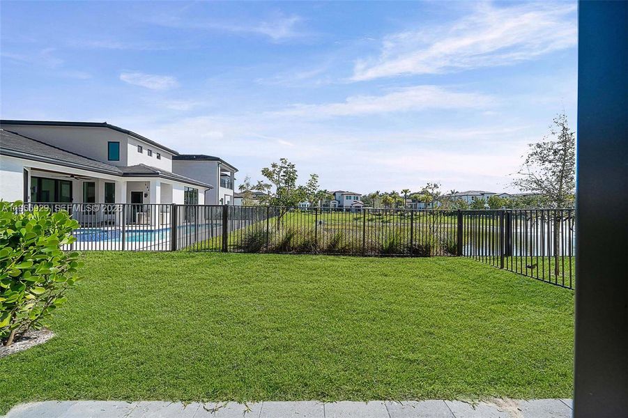 Exterior details and patio area of a home in , Hollywood (Image 39).
