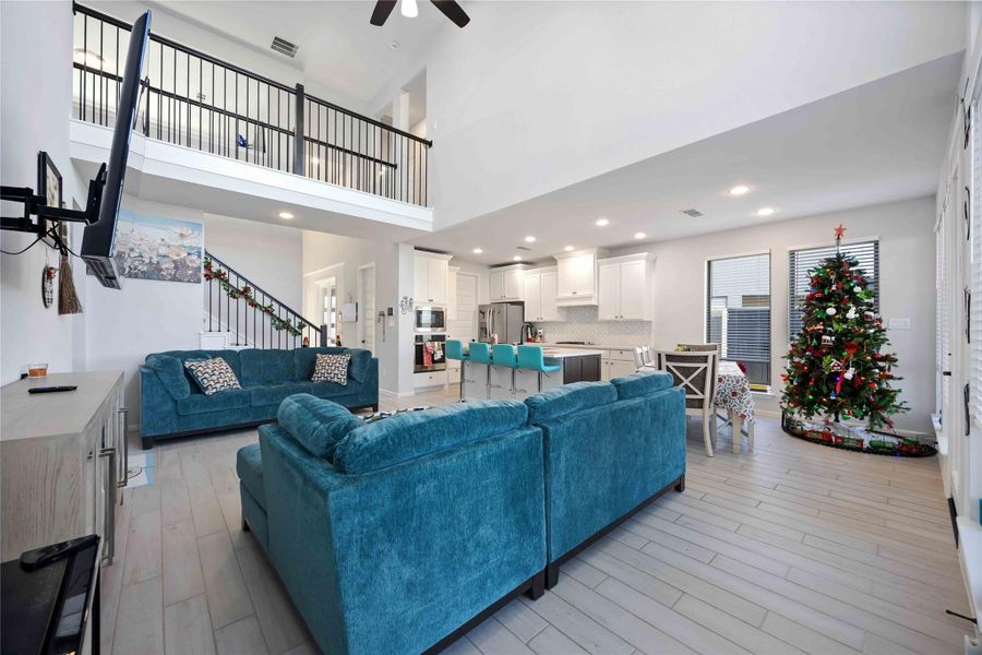 interior Living & Kitchen